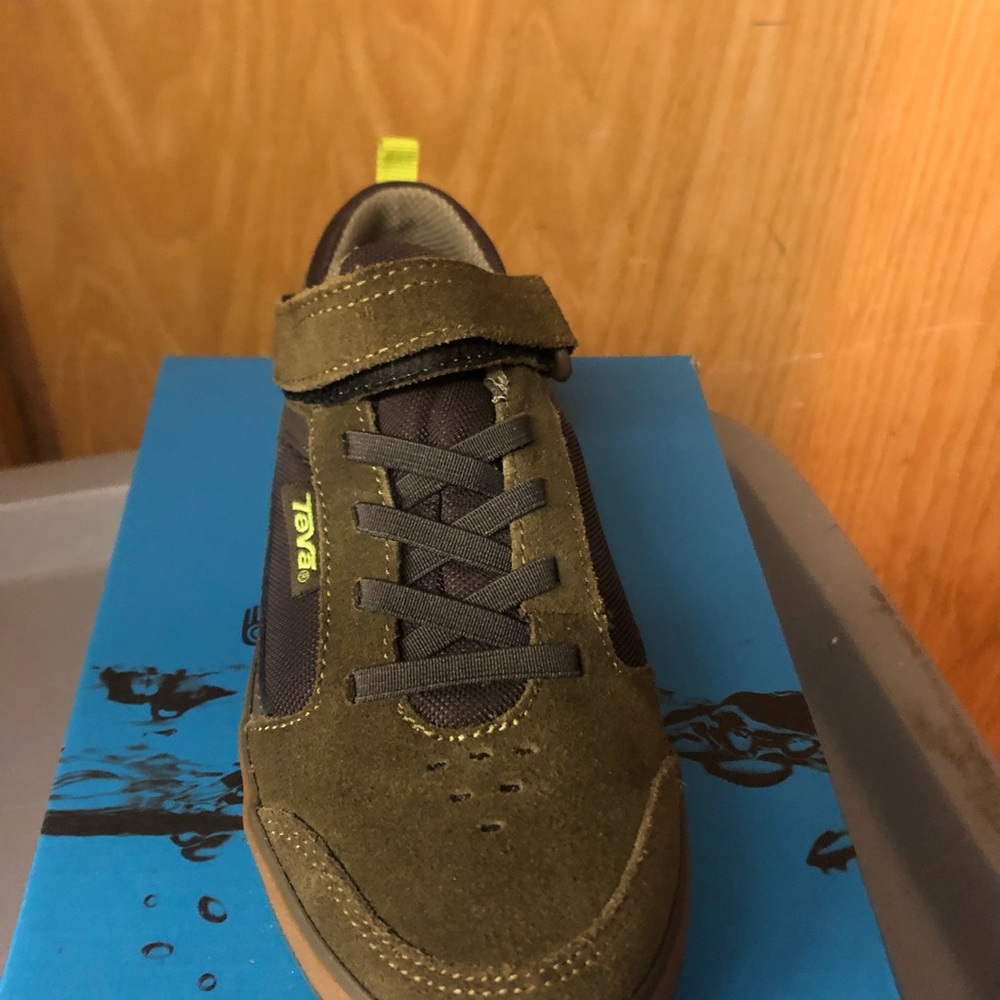 NWT NIB Kids’ Teva Crank C Suede Sneaker - Picture 3 of 7